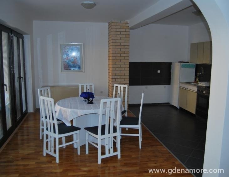 golem apartman,trpezarija, kujna